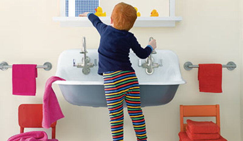 A kid's bathroom features a range of paint colors, all of which are strengthened by Gennex® Color Te